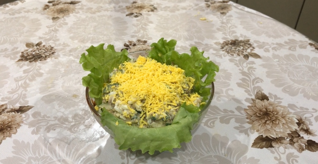 Самый простой, но при этом очень вкусный рыбный салат.