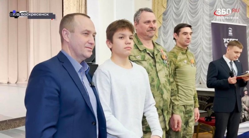 Алексей Малкин подравил юных воскресенцев с получением первого документа