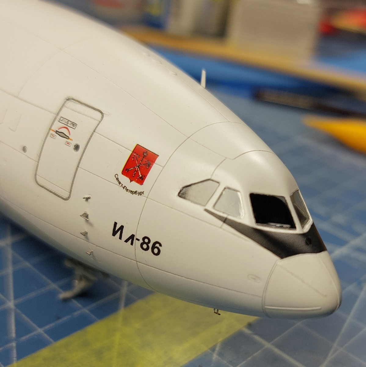 Установил все датчики вокруг кабины и антенны