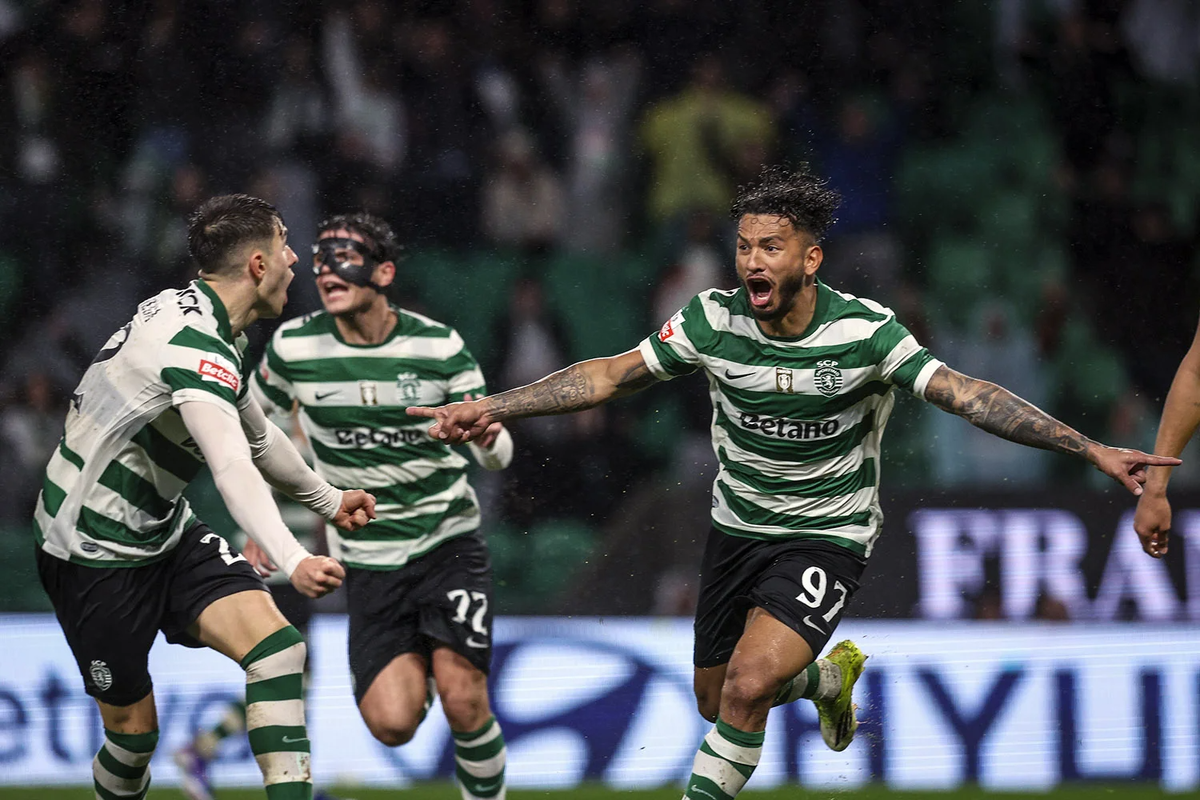 Луис Суарес из «Спортинга» празднует победу 1 февраля 2026 года в Лиссабоне, Португалия. (Фото Carlos Rodrigues·Getty Images)