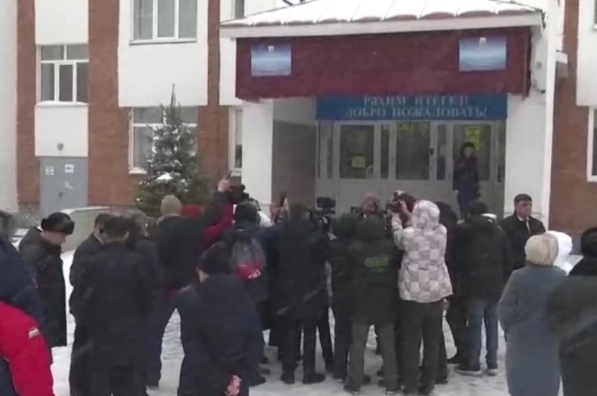    Пошел мстить учителю: девятиклассник напал на школу в Уфе