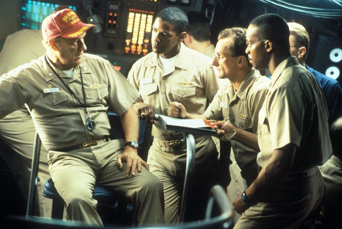 По началу мелкие разногалсия не мешали плаванию...