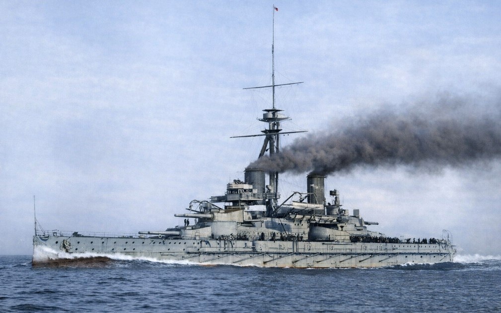 Бразильский линкор «Минас-Жерайс». Линкоры, заказанные Аргентиной, Бразилией и Чили на британских верфях, по мощности соперничали с лучшими кораблями Европы и превращали Южный конус в один из самых вооружённых морских регионов планеты.