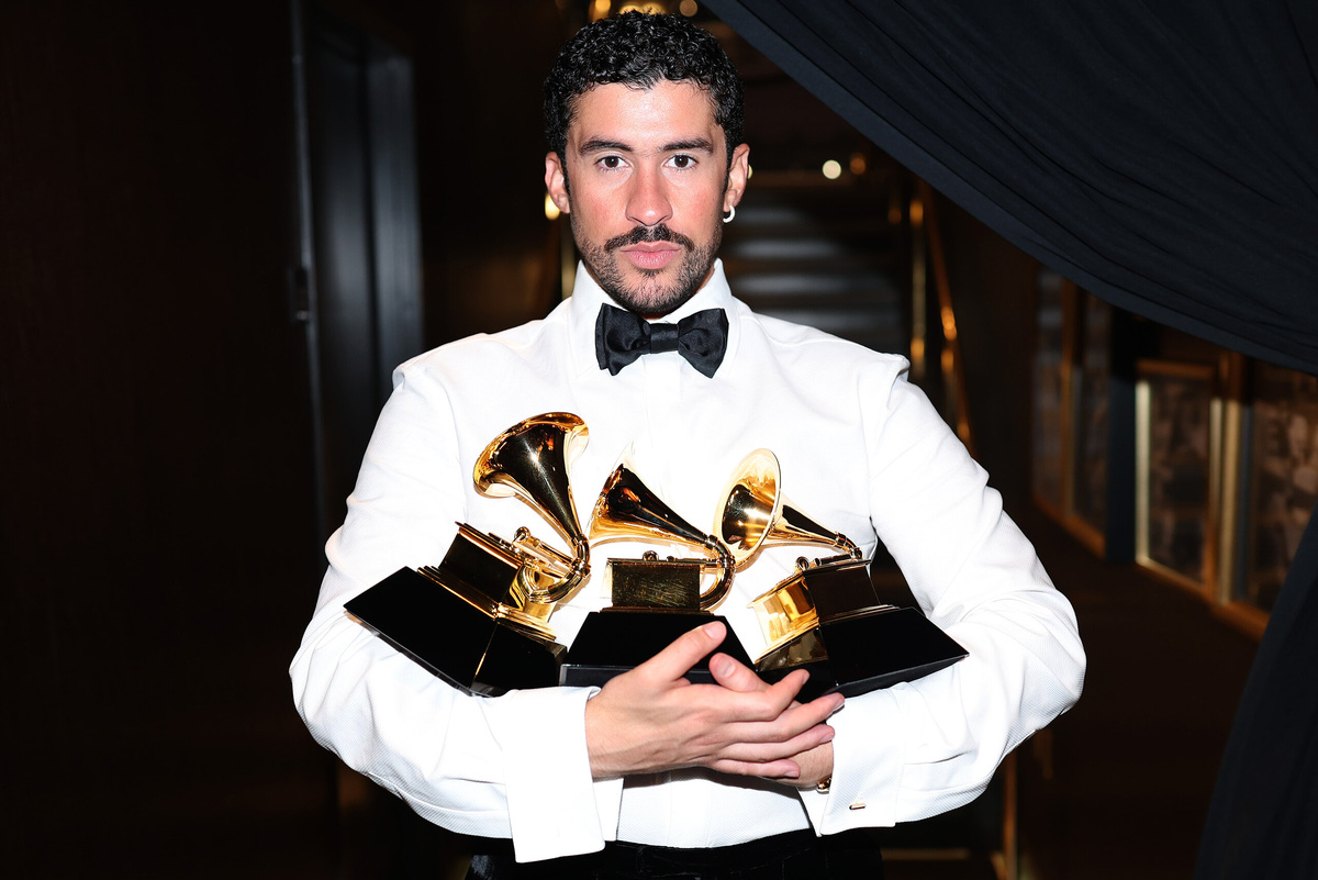     Кто такой Bad Bunny: от работы в супермаркете к «Грэмми»