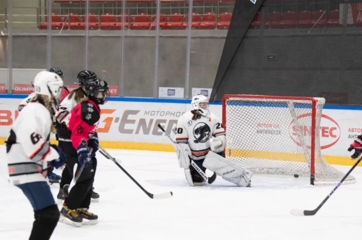    Омский НПЗ поддержал единственный в Сибири турнир по хоккею среди девочек