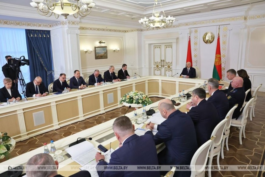     Президент раскритиковал "полиэтиленовые домики" для телят в 30-градусные морозы