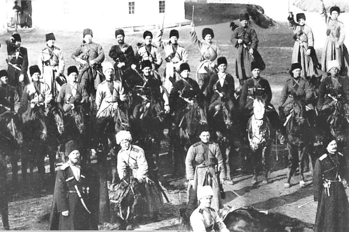    К концу 1919 года кубанские казаки в массе своей не хотели продолжать воевать, так как интересы и белых, и красных были далеки от их собственных.