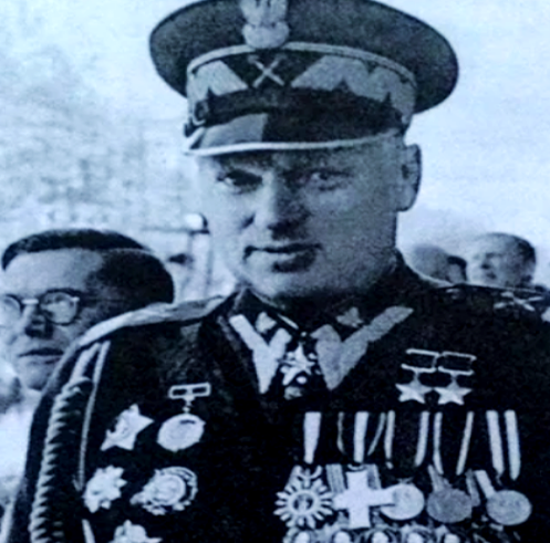 Рокоссовский уже в польской форме