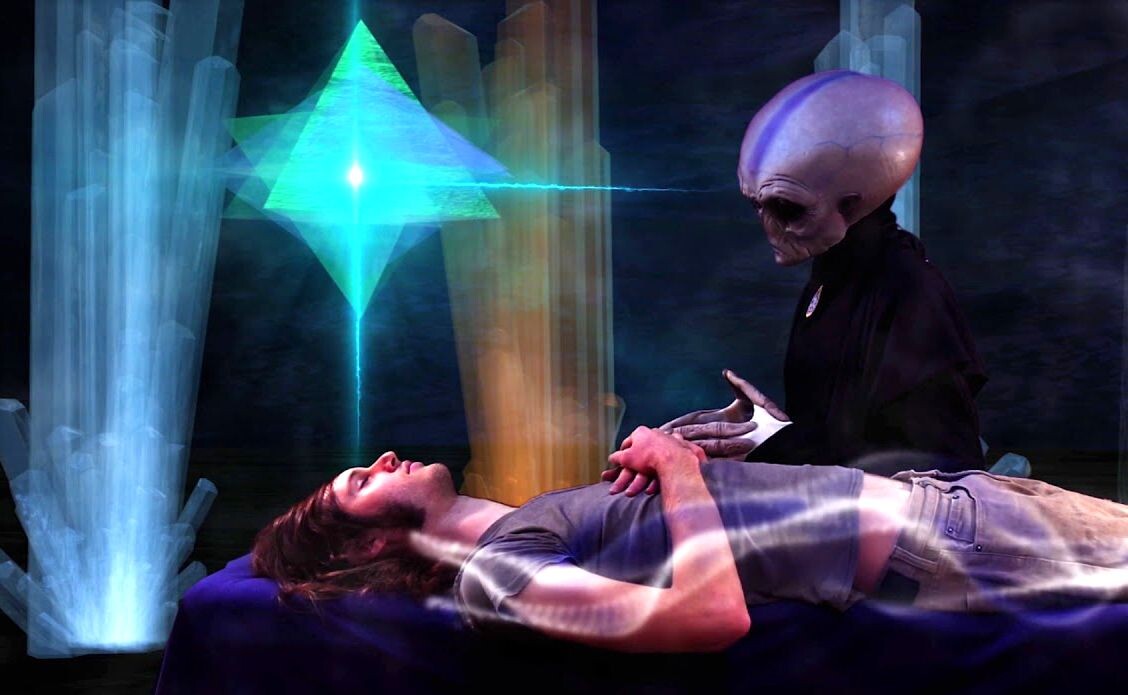 Ментальное самосознание и "сознание тела" расщепляются, помещённые каждый в пределах своей собственной полосы частот.