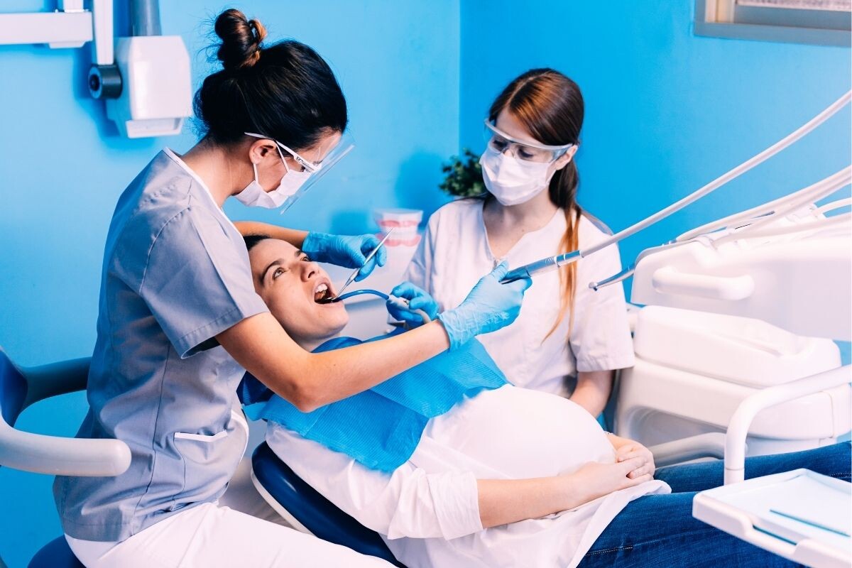 Лечение зубов во время беременности