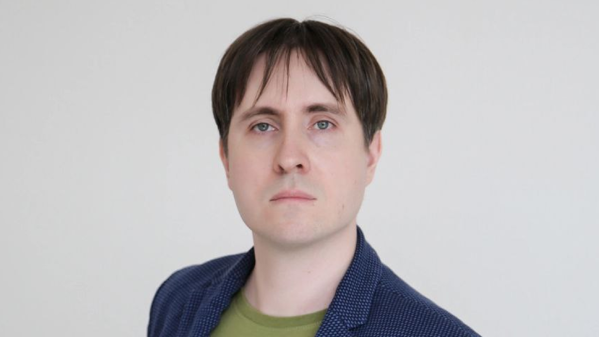 Доцент кафедры фундаментальных проблем физики микромира Государственного университета «Дубна», старший научный сотрудник лаборатории теоретической физики им. Н.Н.Боголюбова Объединенного института ядерных исследований Давыдов Евгений.