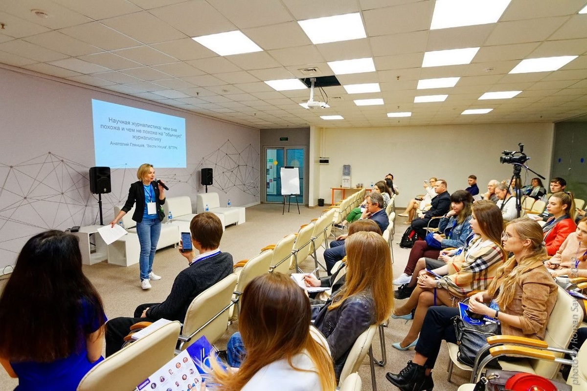 Модерирую на Дальневосточном Медиасаммите секцию по научным коммуникациям