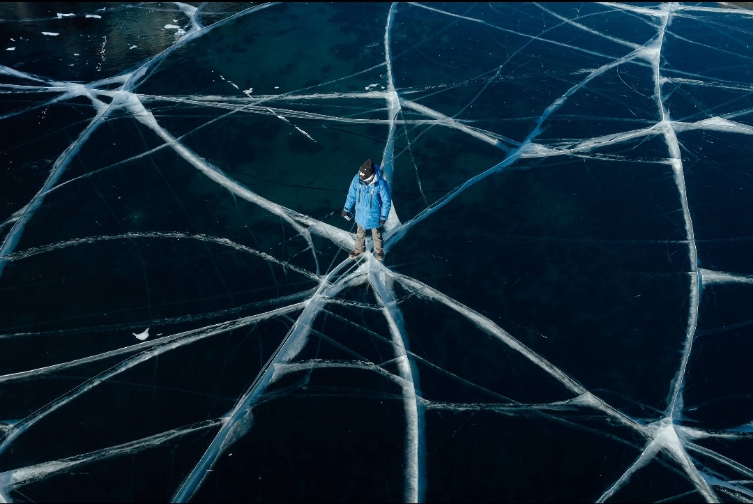 Это лёд на Байкале. 