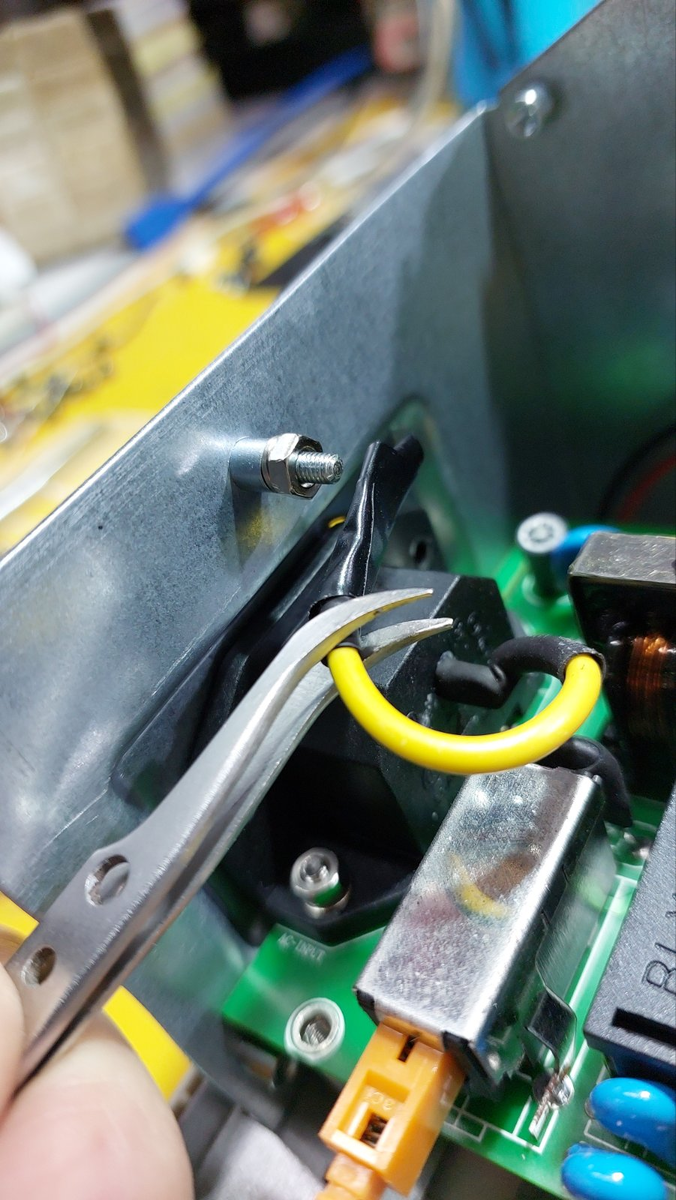 Отключил заземляющий провод.