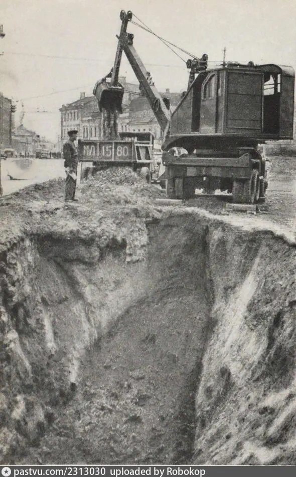 Источник фото: https://pastvu.com/p/2313030?history=1741348279715