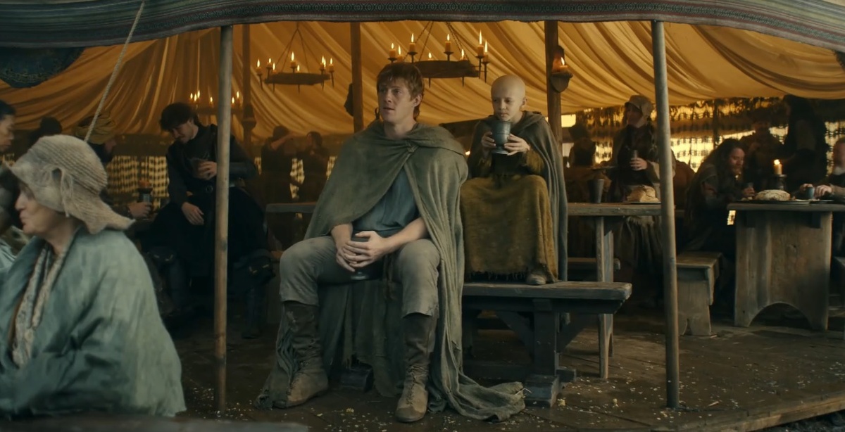 А не слишком ли современная шляпа у мамзель слева? 