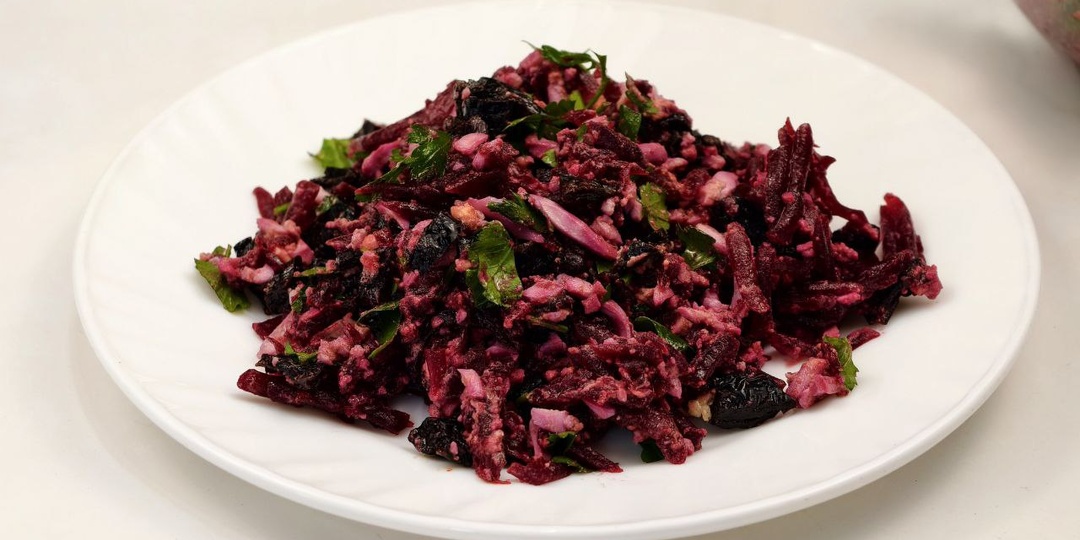 Салат со свеклой и черносливом для пищеварения!