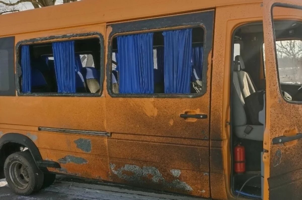    Микроавтобус подорвался на мине «лепесток» в Херсонской области