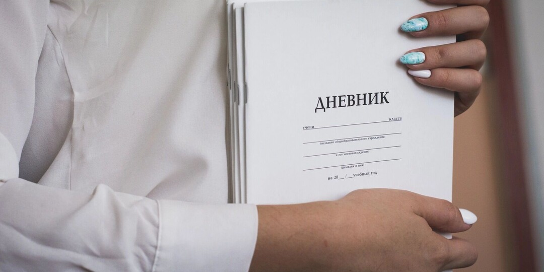 Двух учителей в Карелии наказали за фото про низкую зарплату