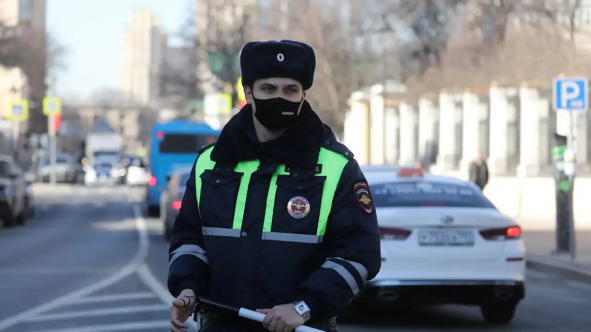    Сотрудник ГИБДД. © АГН «Москва»