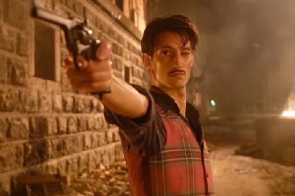    Французский актёр Пьер Нине продал свой носовой платок за 100 тысяч евро