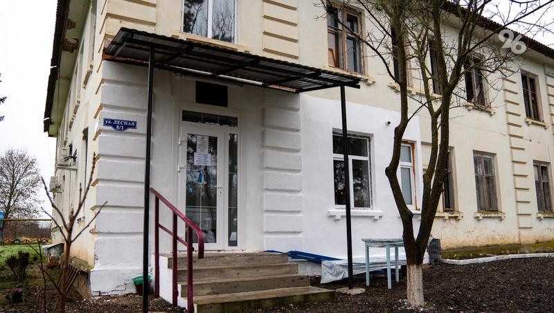    В здании располагаются здравпункт, жильё для медиков и мастерская по изготовлению маскировочных сетей Фото: Александр Скрыпник / / ИА «Победа26»