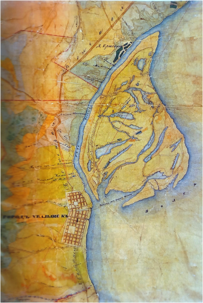 Приблизительно так выглядел город Хвалынск и остров «Сосновый» до 1967 года. 
Снимок со старой карты предоставлен Афанасьевой Тамарой Васильевной.
