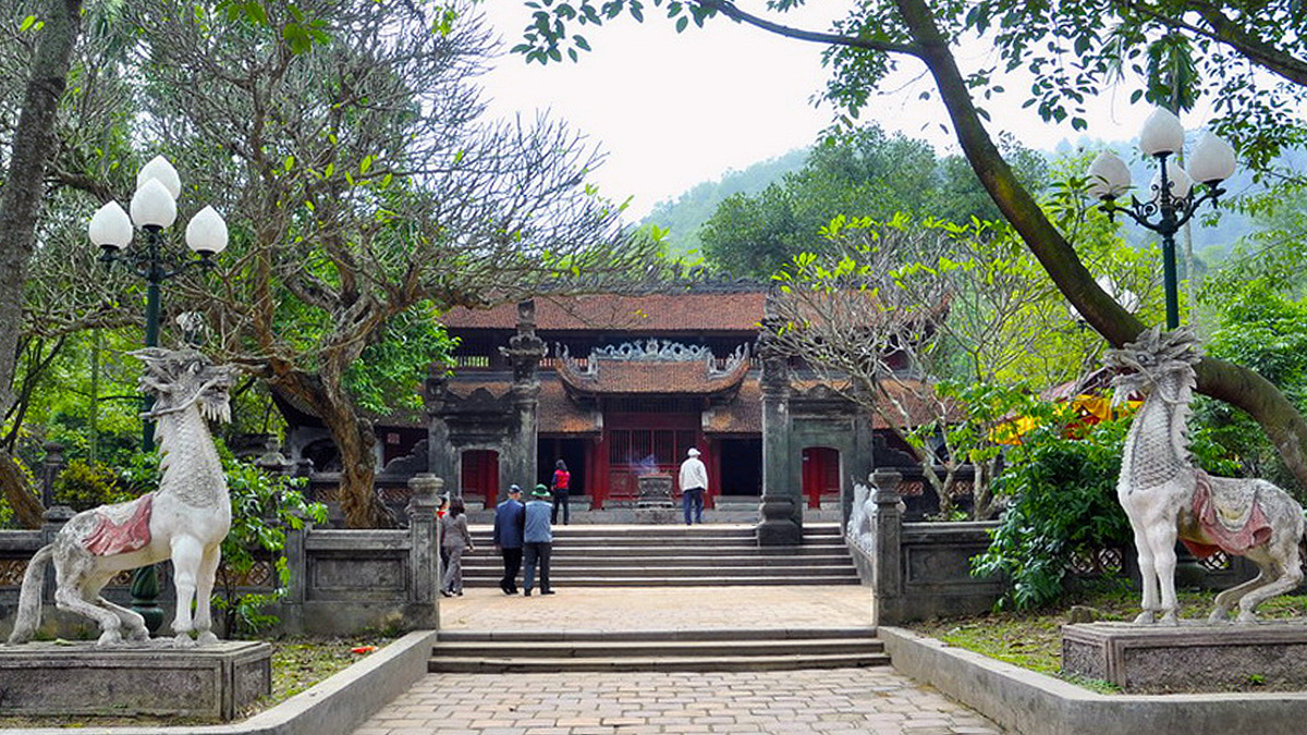 Драконий конь Лун Ма во Вьетнаме.  Храмовый комплекс Гионг в районе Сокшон, Ханой