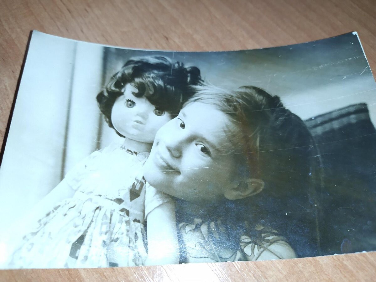 Я со своей любимой куклой Юлей