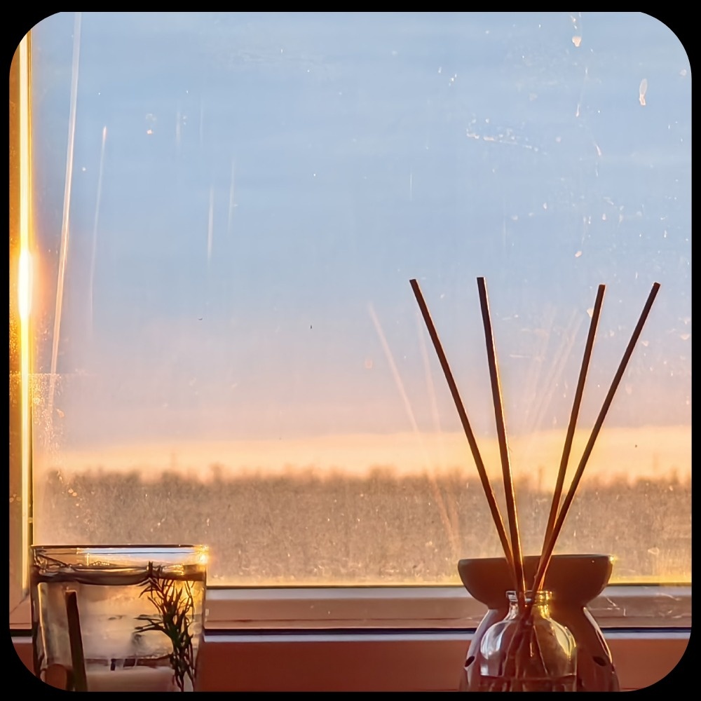 Осенний закат из съемной квартиры. Это я только проснулась тогда) 