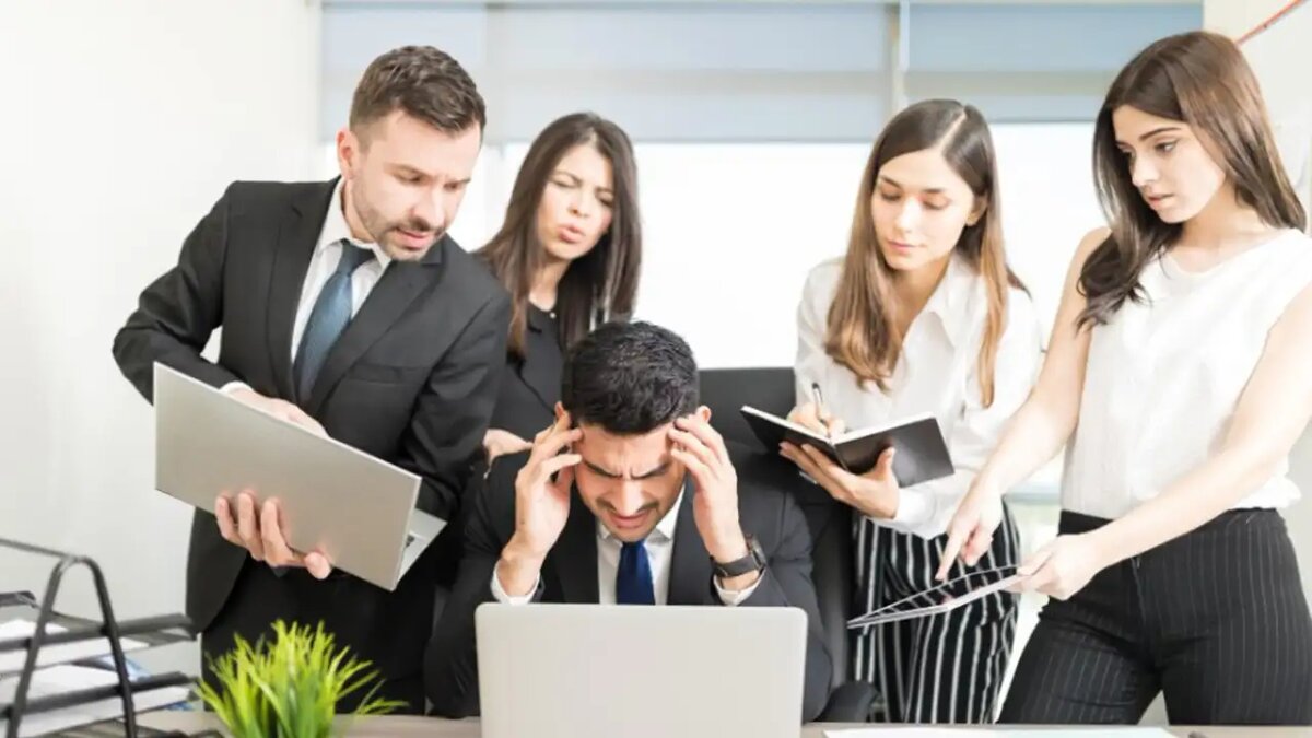    Работники умственного труда. © freepik.com/tonodiaz