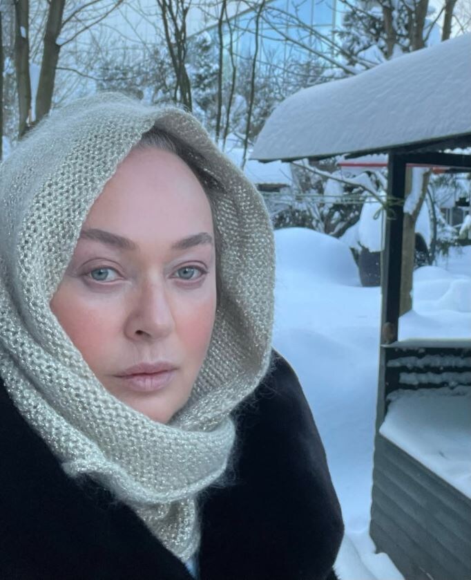 Лариса Гузеева в платке