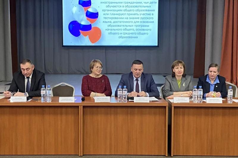    Канал «На связи МАОУ СОШ №83» в МАХ. Татьяна Мерзлякова на встрече в школе