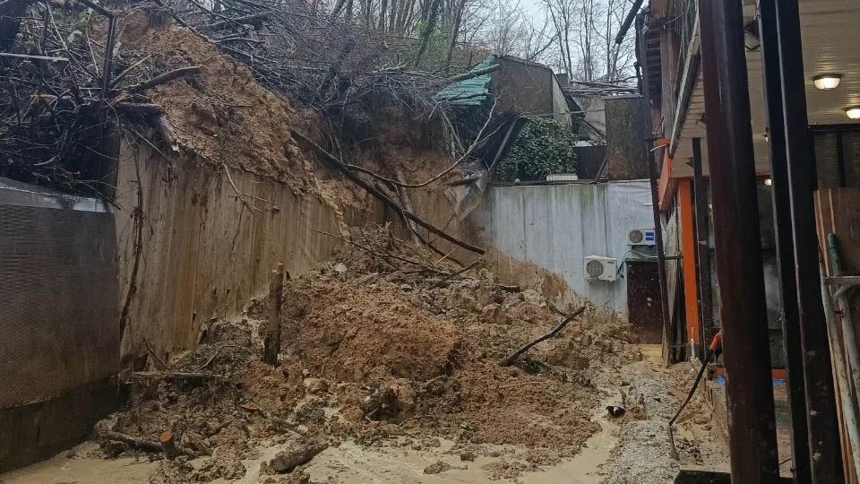 В Сочи ликвидируют последствия оползневых процессов