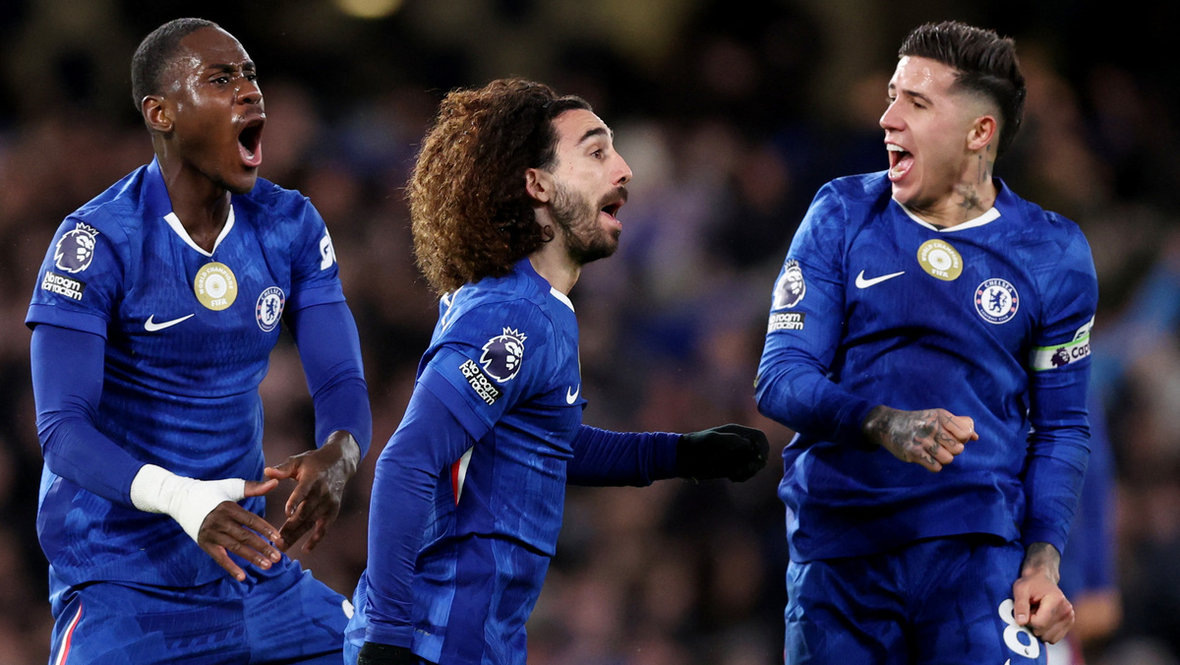    Футболисты «Челси» Тревор Чалоба, Марк Кукурелья и Энцо Фернандес. Reuters