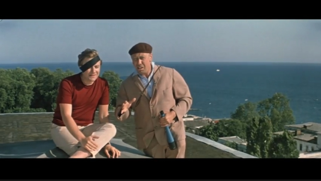 Лёлик втолковывает идиоту нехитрую формулу: ДетЯм - мороженое, его бабе - цветы. Но Геша не в состоянии выполнить даже это элементарное задание!