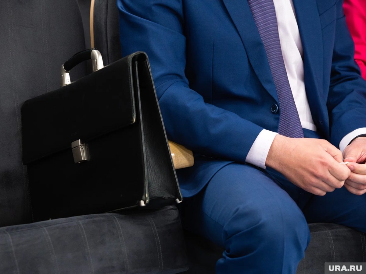     Эпштейну изучал подборки публикаций о крупнейших бизнесменах России