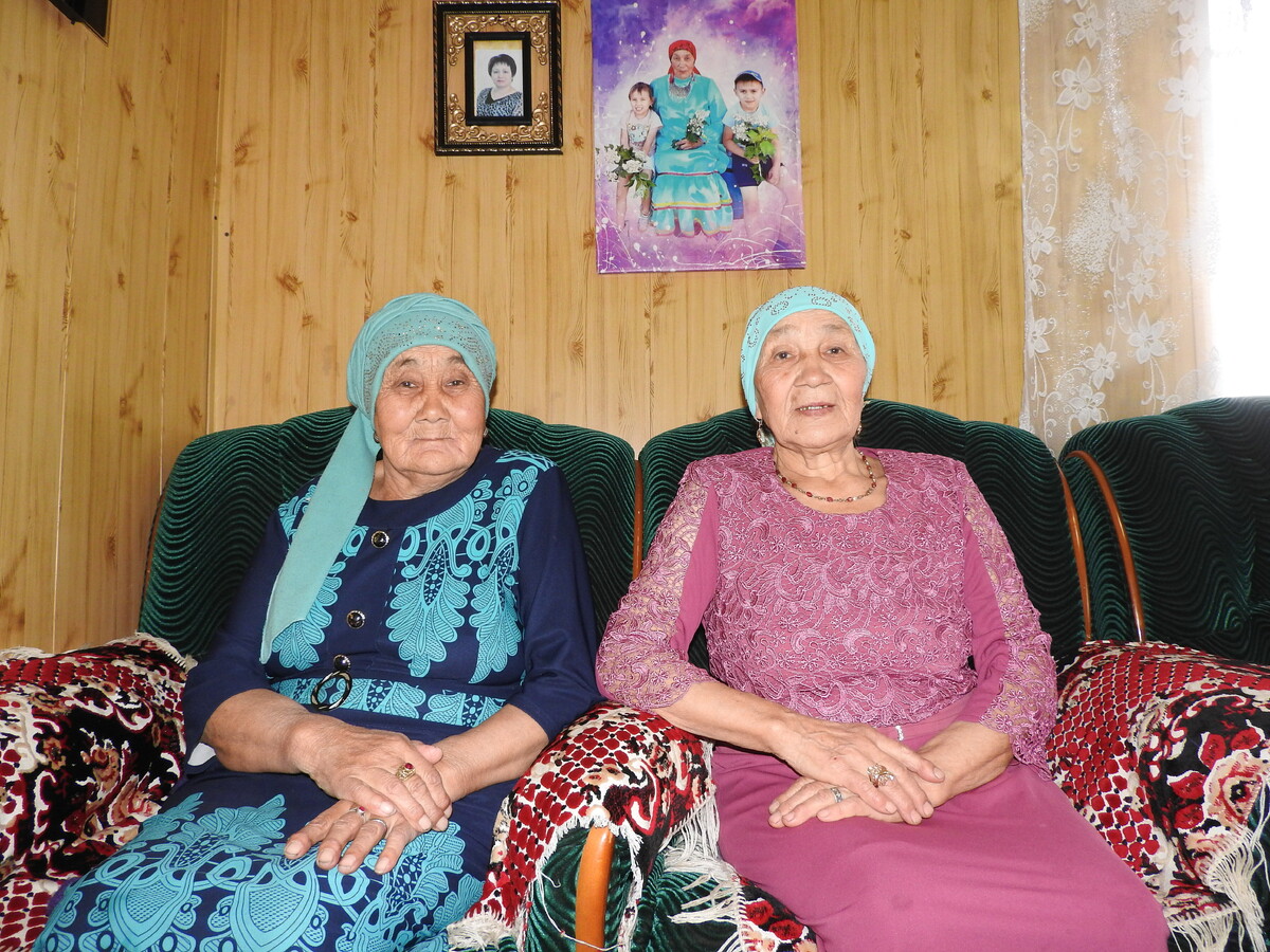     Ейәндәрен дә, һеңлеһен дә үҙе көтә