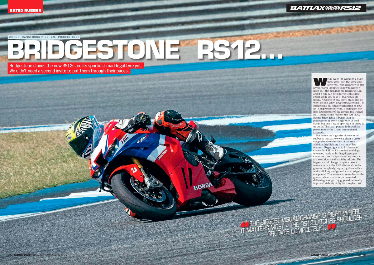 Самое большое визуальное изменение находится именно там. где оно наиболее важно - в RS12 полностью отсутствует протектор на боковинах...