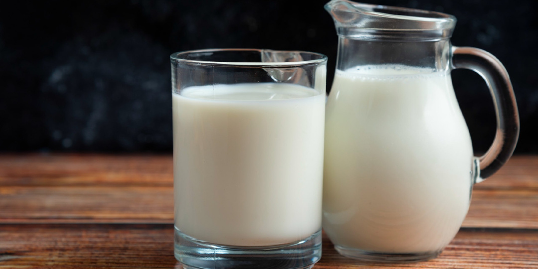 7 дней или 6 месяцев? Выбираем самое полезное молоко и разбираемся, почему долгий срок хранения - не всегда «химия»