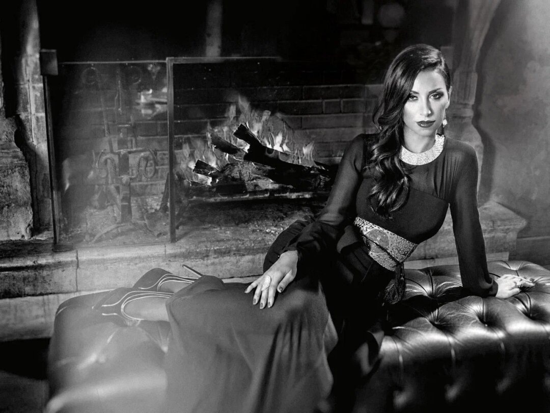    Эуджения Бруни определяет стиль всех украшений и кампейнов, брат Даниэле занят выбором камней, отец Паскуале следит за их провенансом