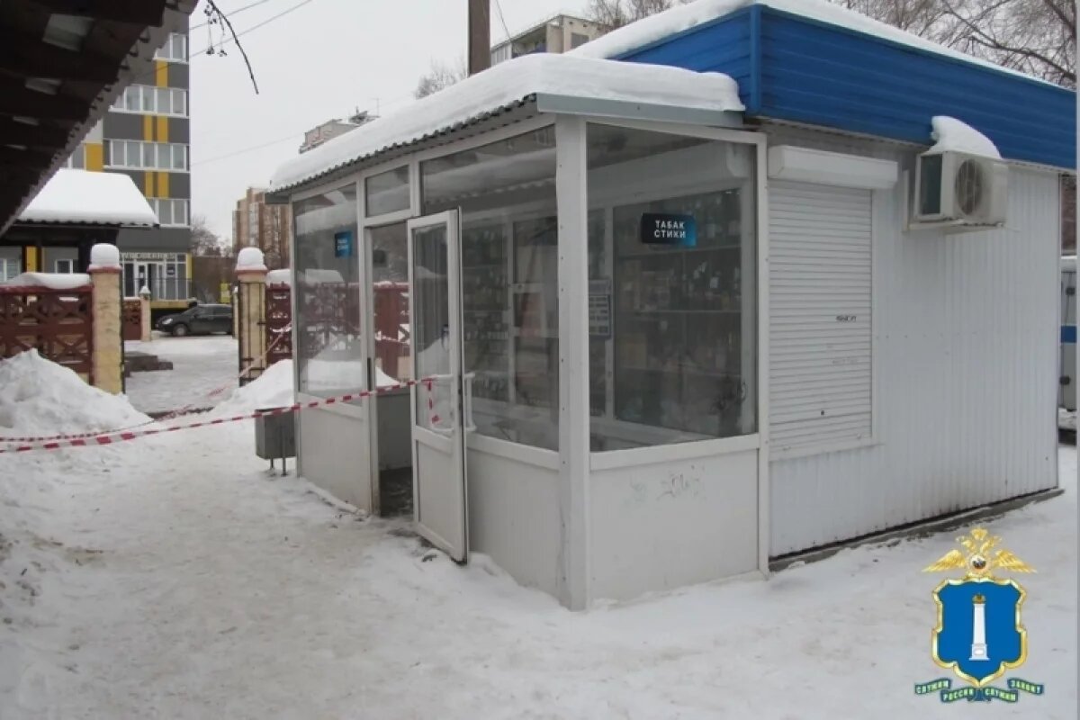    Пьяный ульяновец разбил стёкла в киоске и ранил ножом женщину-продавца