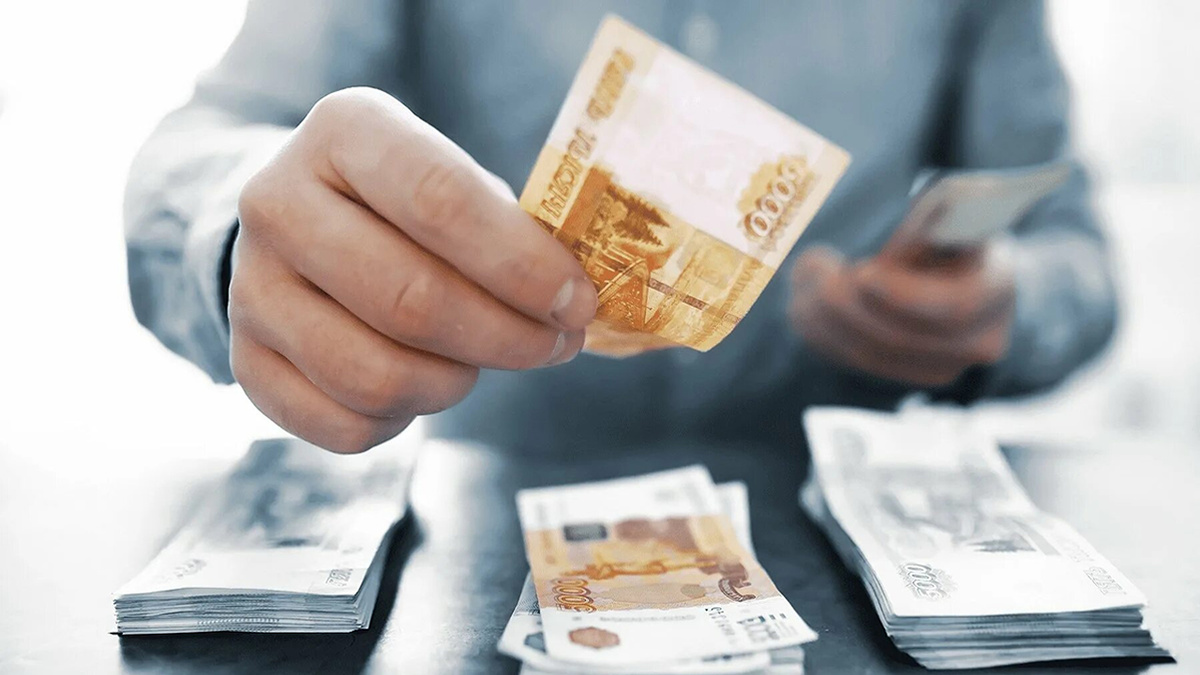 Кому кризис, а кому бонусы: доходы начальников в России растут быстрее чем у подчинённых