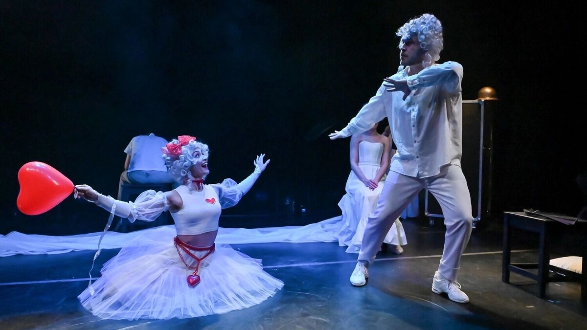    спектакль "Синее чудовище" в постановке Челябинского камерного театра   Марат Муллыев / kursdela.biz