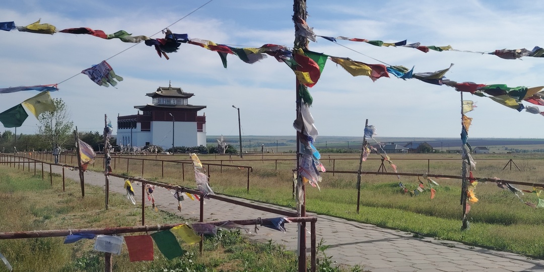 Что нельзя делать в хуруле: 3 главных правила для тех, кто хочет зайти в буддийский храм не как турист