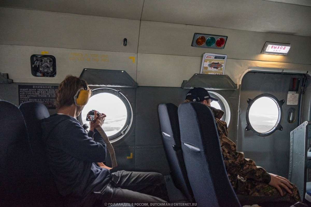 Не могу оторваться от видов в окне с тех пор, как мы вылетели из Салехарда, главного города Ямала. Фото: Голландец в России