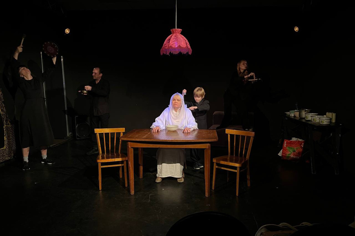 Спектакль «Бардо Тхёдол». © VK / Театр.doc (Москва)