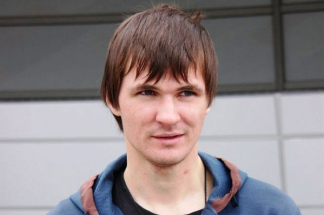 В ХМАО мужчина, не раздумывая, поплыл по льду и вытащил ребёнка из полыньи