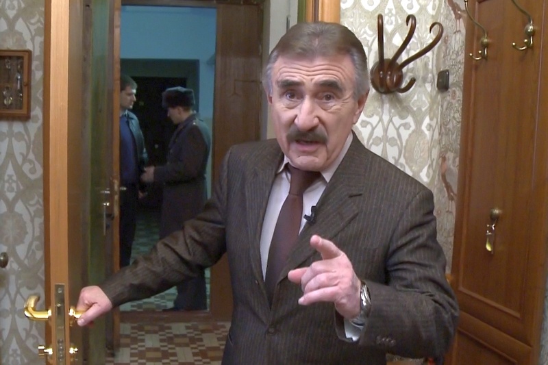 Кадр из телепрограммы «Следствие вели...».