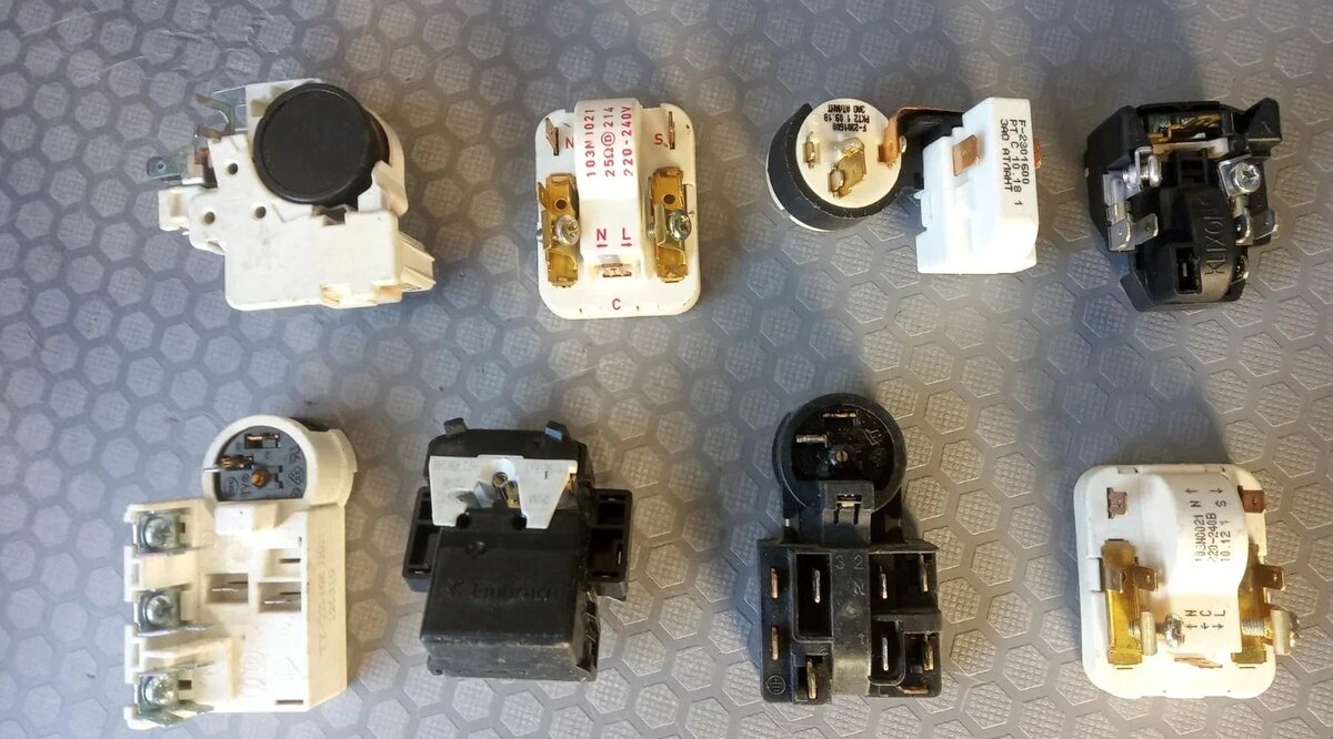Так выглядят ПЗР (пускозащитные реле) для мотора бытового холодильника